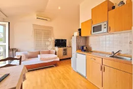 APARTMANSKA KUĆA U CENTRU CRIKVENICE, Crikvenica, بيت