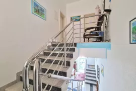 APARTMANSKA KUĆA U CENTRU CRIKVENICE, Crikvenica, بيت