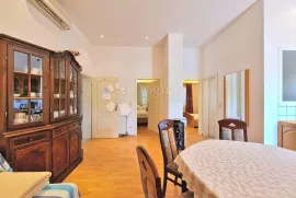 APARTMANSKA KUĆA U CENTRU CRIKVENICE, Crikvenica, بيت