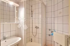 APARTMANSKA KUĆA U CENTRU CRIKVENICE, Crikvenica, بيت