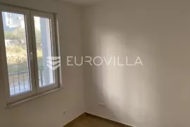 Bol, atraktivan trosoban apartman NKP 87,67 m2 s vrtom NOVOGRADNJA, Bol, Gewerbeimmobilie