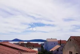 Vodice! Apartman u centru s pogledom na more! Novija gradnja i blizina plaže!, Vodice, Stan