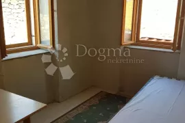 Autohtona dalmatinska kuća - prvi red do mora!!!, Novigrad, House