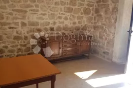 Autohtona dalmatinska kuća - prvi red do mora!!!, Novigrad, House