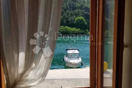 Autohtona dalmatinska kuća - prvi red do mora!!!, Novigrad, House