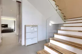 Luksuzna villa sa prostranom okućnicom od 24 000 m2, Marčana, Σπίτι