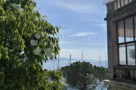 Volosko - šarmantna kućica u povijesnoj jezgri gradića, Opatija, Famiglia