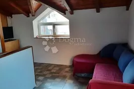 TRIBUNJ CENTAR GRADA KAMENA KUĆA, Vodice, Casa