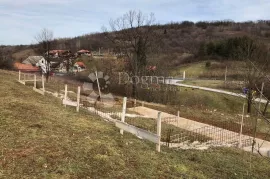 Blizina Plitvica, započeta gradnja kuće za odmor, Rakovica, Земля