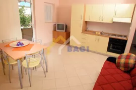 APARTHOTEL sa 13 apartmana, 300 metara od mora, Medulin, Σπίτι