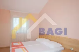 APARTHOTEL sa 13 apartmana, 300 metara od mora, Medulin, Σπίτι