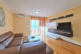 CRIKVENICA Trosobni stan sa okućnicom i pogledom na more, Crikvenica, Wohnung