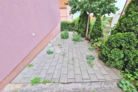 CRIKVENICA Trosobni stan sa okućnicom i pogledom na more, Crikvenica, Wohnung