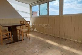 VODICE PREKRASAN STAN BLIZU MORA 95 M2, Vodice, Appartamento