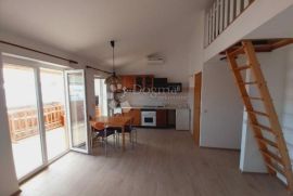 VODICE PREKRASAN STAN BLIZU MORA 95 M2, Vodice, Appartamento