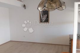 VODICE PREKRASAN STAN BLIZU MORA 95 M2, Vodice, Appartamento