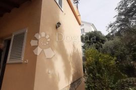 Prekrasna trokatnica sa  pet apartmana u Zatonu, Nin, Σπίτι