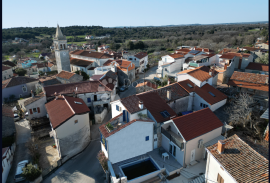 KUĆA U CENTRU LIŽNJANA - POGLED NA MORE - PRILIKA!, Ližnjan, Famiglia