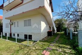 ZADAR, SABUNIKE - Prostrana apartmanska kuća s velikom okućnicom, Privlaka, بيت