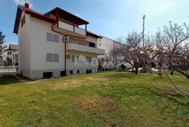 ZADAR, SABUNIKE - Prostrana apartmanska kuća s velikom okućnicom, Privlaka, بيت