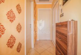 Umag, stan na top lokaciji 100m od mora!, Umag, Appartement