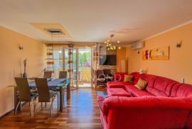 Umag, stan na top lokaciji 100m od mora!, Umag, Appartement