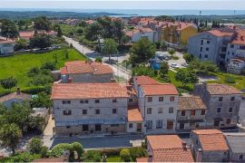 Poreč, okolica, istarska kamena kuća sa puno potencijala na super lokaciji!, Poreč, Дом