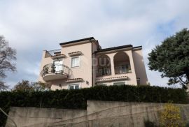 OPATIJA, MATULJI- kuća 405m2 s pogledom na more i bazenom + uređena okućnica 900m2, Matulji, Famiglia