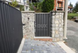 OPATIJA, MATULJI- kuća 405m2 s pogledom na more i bazenom + uređena okućnica 900m2, Matulji, Famiglia