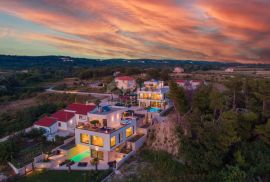 ZADAR, LJUBAČ - Luksuzna vila 2. red do mora, Ražanac, Haus