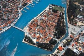 Trogir stan 2S+DB 70m2 + logga 19m2, Trogir, Appartamento