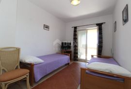 OTOK PAG, MANDRE - Prostrana apartmanska kuća s pogledom na more, Pag, بيت