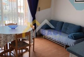 KUĆA S 5 APARTMANA U VODICAMA, Vodice, Σπίτι