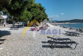 KUĆA S 5 APARTMANA U VODICAMA, Vodice, Σπίτι