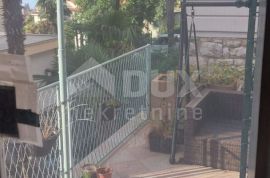 OPATIJA, CENTAR- stan 155m2 (67m2) s pogledom na more (terasa 30m2 + garaža + 2x konoba + 1 parking), Opatija, Daire