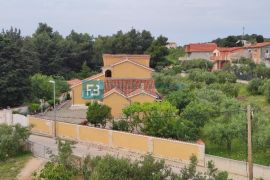 VODICE, namještena obiteljska kuća, bazen, dvorište, garaža, Vodice, House