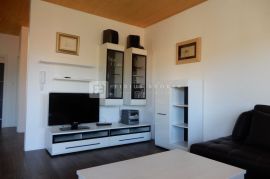 TRIBUNJ, apartmanska kuća, 250 m do mora, 4 apartmana, bazen, Vodice, Famiglia