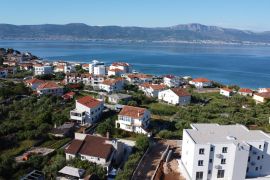 SLATINE - KUĆA S POTENCIJALOM ZA TURIZAM, Trogir, بيت