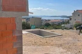 VODICE, novo, vila s bazenom, pogled na more i grad, garaža, Vodice, Famiglia