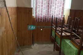 TISNO, kuća za renovaciju, strogi centar, 30 m od mora, Tisno, Maison