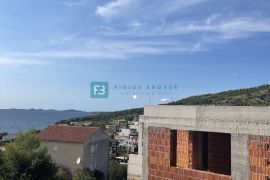 PRIMOŠTEN-DOLAC, vila, pogled na more, 220 m od mora, Roh-Bau faza, Primošten, Kuća