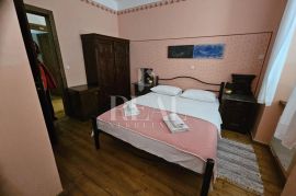 Cres-Atraktivan Hotel 800 m od mora,13.soba,restoran sa pogledom na more, Cres, العقارات التجارية