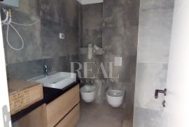 Volme Penthouse 110m2, garaža, terasa 36m2,pogled !, Medulin, Stan