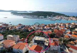 Prodaja Luksuznog apartmana sa terasom, vrtom  i pogledom na more, Rogoznica, Dalmacija, Rogoznica, Διαμέρισμα