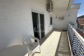 Vodice - Jednosoban stan na drugom katu zgrade, Vodice, Appartement