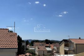 Vodice - Jednosoban stan na drugom katu zgrade, Vodice, Appartement