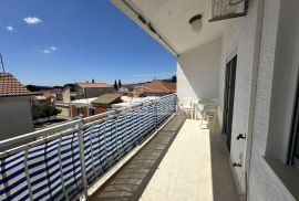 Vodice - Jednosoban stan na drugom katu zgrade, Vodice, Appartement