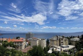 OPATIJA, CENTAR - veliki stan u austro ugarskoj vili s parkingom i terasom za dugoročni najam, Opatija, Διαμέρισμα