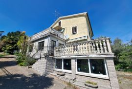 OPATIJA, OPRIĆ - obiteljska kuća s tri stambene jedinice na parceli od 1890 m2, Opatija - Okolica, Famiglia