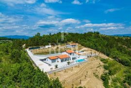 Oaza mira u Istri,Villa sa bazenom,20.000 m2 okućnice, Cerovlje, Ev